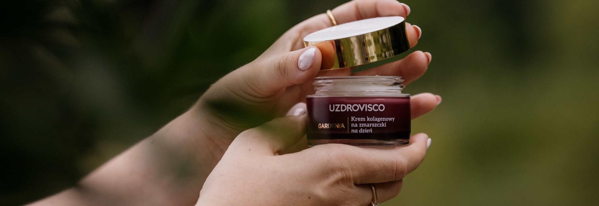 Piękno rozkwita w ogrodzie - nowe linie UZDROVISCO dla sk&oacute;ry dojrzałej